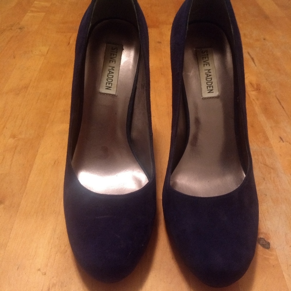 Dark blue pumps